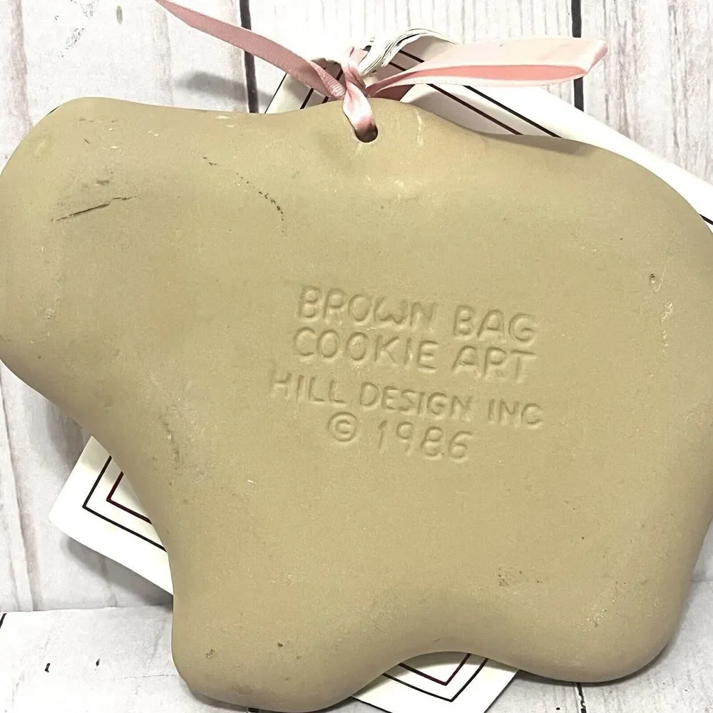 Vintage 1986 Brown Bag Cookie Art Pig Mold Pottery Hill Design W/ Recipe Book
